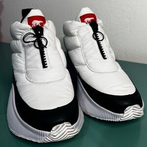 NEW Sorel Women’s Kinetic Conquest NL4905-101 Boots White/Black Size 9.5